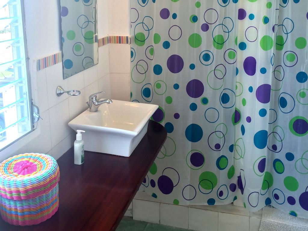 Casa Del Rayo Verde Hotelito Solidario Portobelo Ruang foto