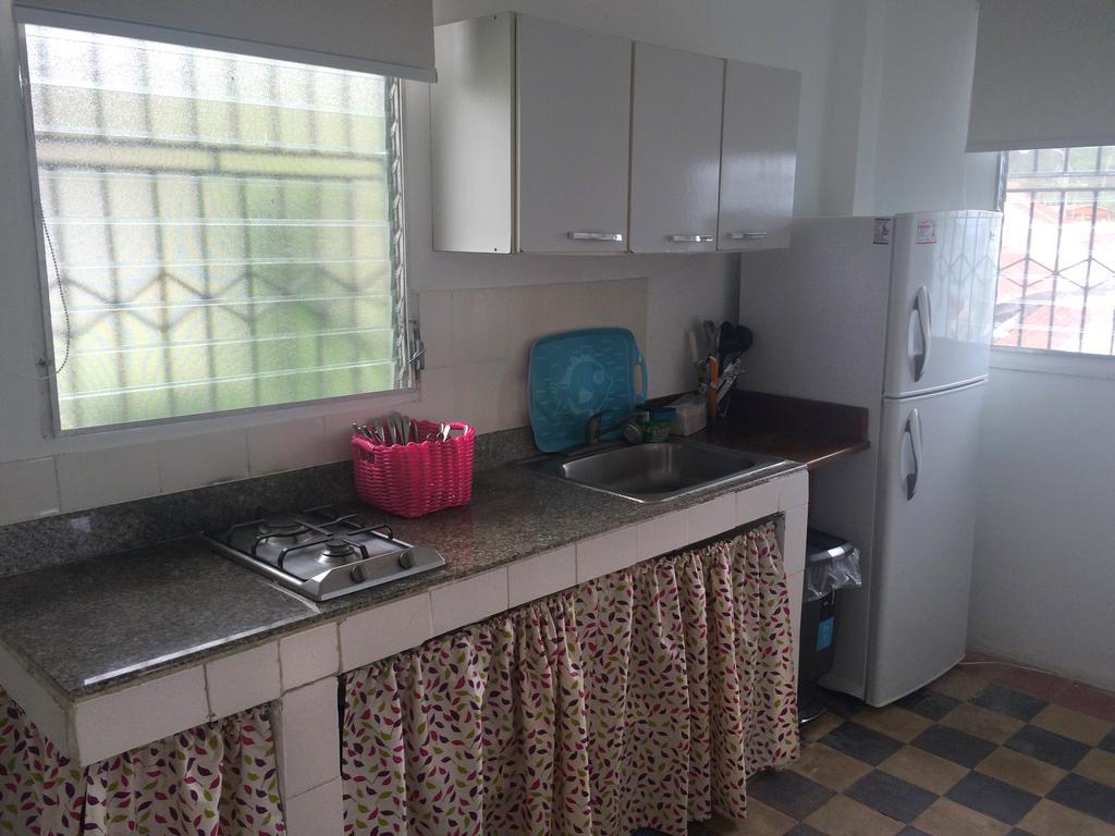 Casa Del Rayo Verde Hotelito Solidario Portobelo Ruang foto